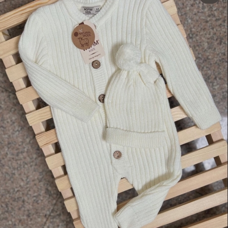 סט אוברול סרוג וכובע חורפי  - שמנת