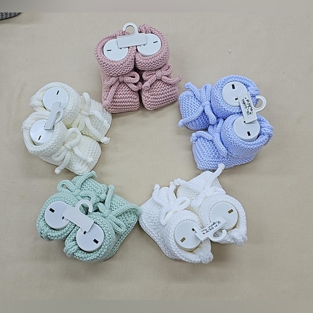 גרביים סרוגות קשירה