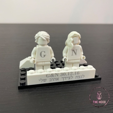 זוג דמויות להרכבה בעיצוב חריטה אישי