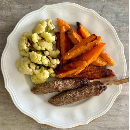 שיפודי קבב, צ׳יפס בטטה וכרובית