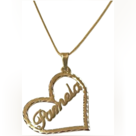 שרשרת זהב 14k שם עם מסגרת לב בשילוב רקע מט וחריטת יהלום