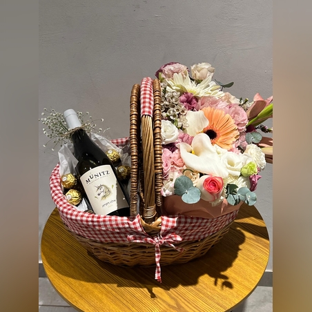 מארז מתנה פרימיום (כולל יין)