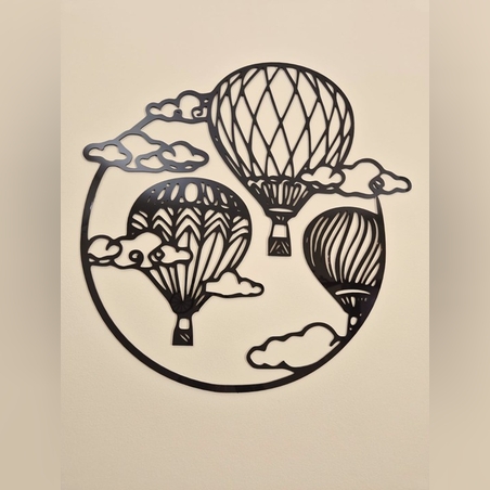 منطاد عبر الغيوم