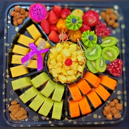 מגש סושי פירות מסיבה משולב בפירות טריים