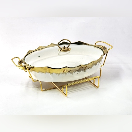 כלי הגשה עם מתקן