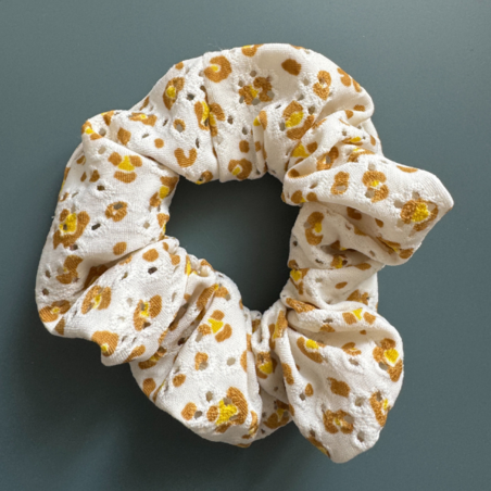 סקראנצ'י לילי לבנה