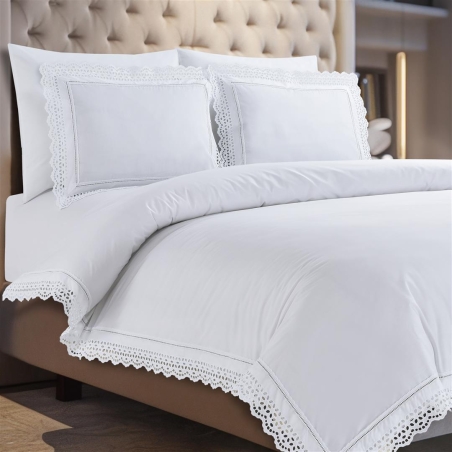 סט מצעים יוקרתי בשילוב תחרה סאטן 100% כותנה דגם קלואי לבן למיטה זוגית 160/200