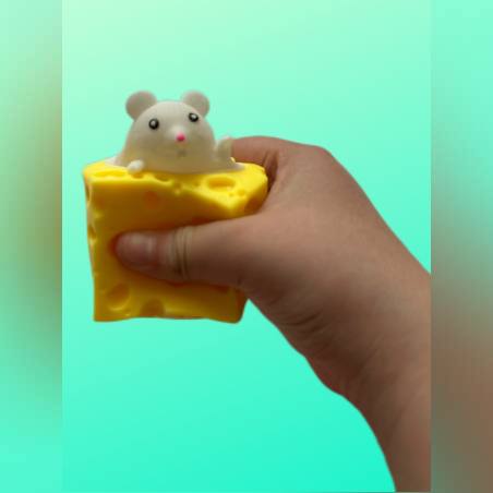 עכבר מוציא ראש