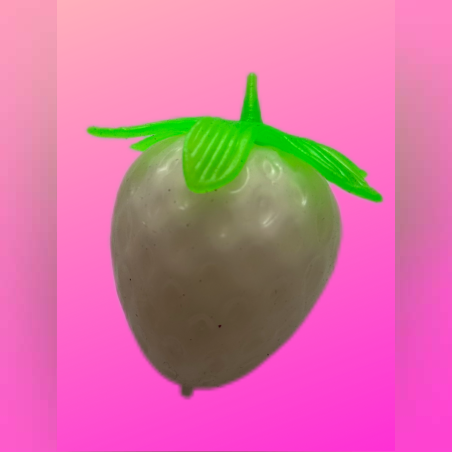 תות נעים שמשנה את הצבע שלו בשמש