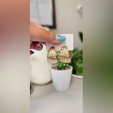 עגיל מעוין זהוב