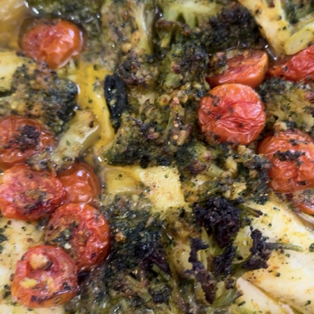 Grilled filet with cherry tomatoes and broccoli