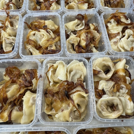 קרפלעך אסאדו עם בצל מטוגן