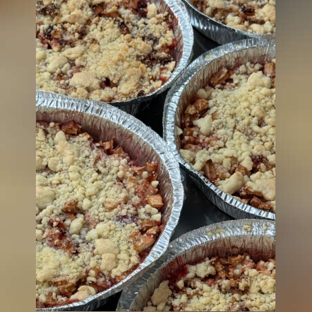 Apple and strawberry crumble