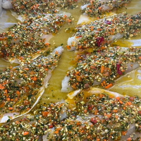 פילה לברק  מעוטר בראגו ירקות  צבעוני