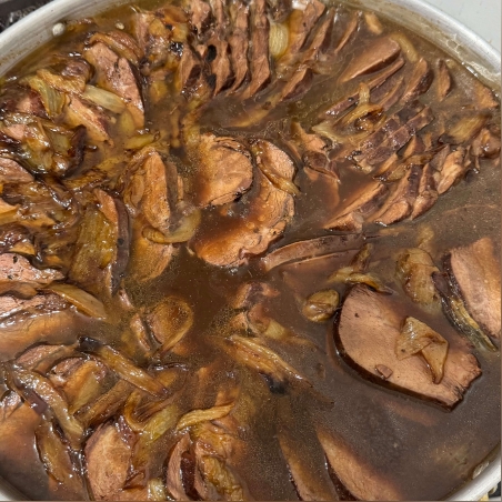 Sliced tongue with caramelized onions - Copy 0