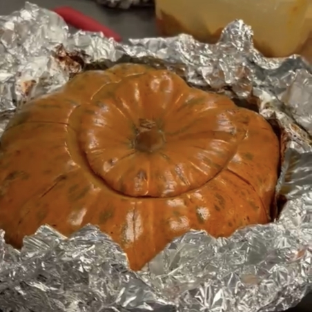 Stuffed pumpkin with Oshpelov for the center of the table