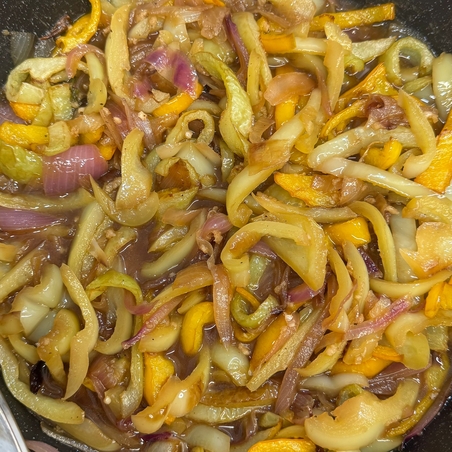 פלפלים בהירים בתחמיץ