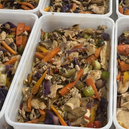 Stir-fried chicken breast with vegetables