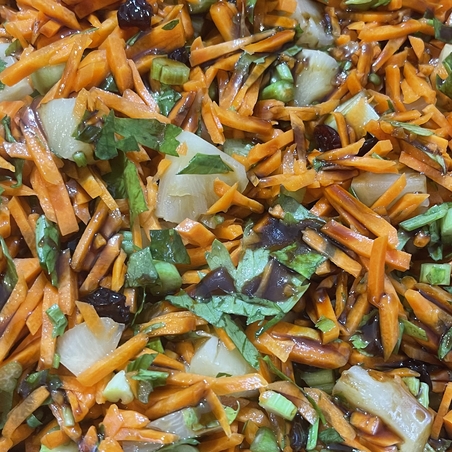 גזר חי סלרי אננס וחמוציות