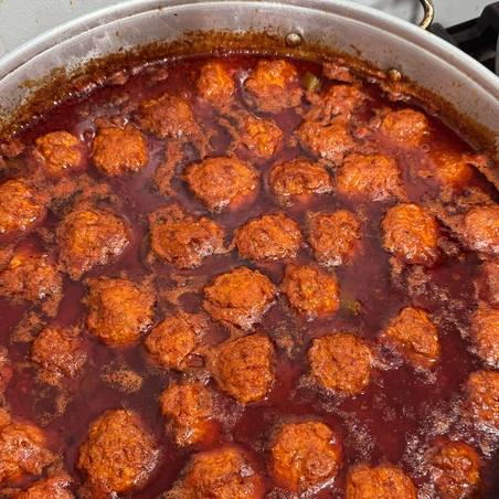 קציצות סלמון ברוטב חריימה