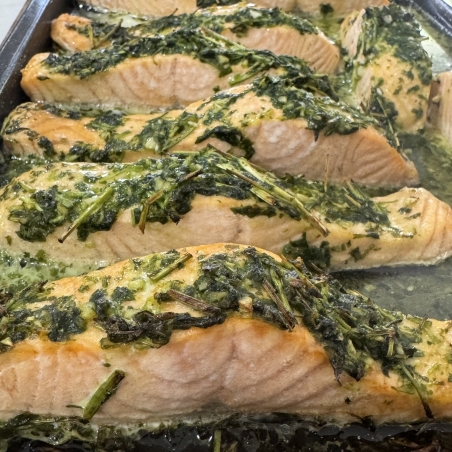 Salmon fillet with garlic and herbs - Copy 0
