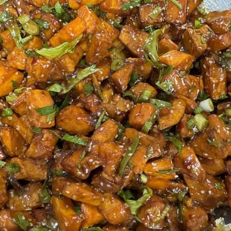 קוביות בטטה בטריאקי ושקדים