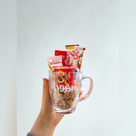 ספל זכוכית עם שוקלדים