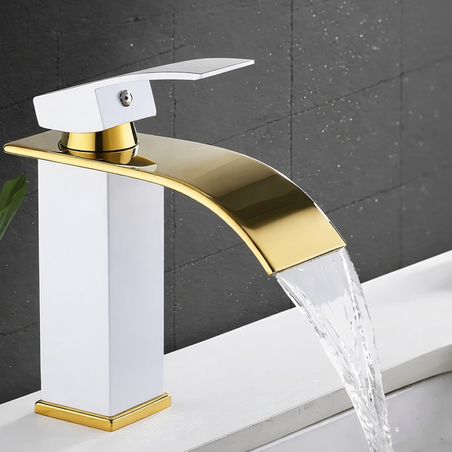 ברז לכיור אמבטיה יוקרתי בעיצוב לבן-זהב