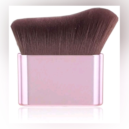 Flat Kabuki Brush – מברשת קבוקי שטוחה לאיפור ושיזוף