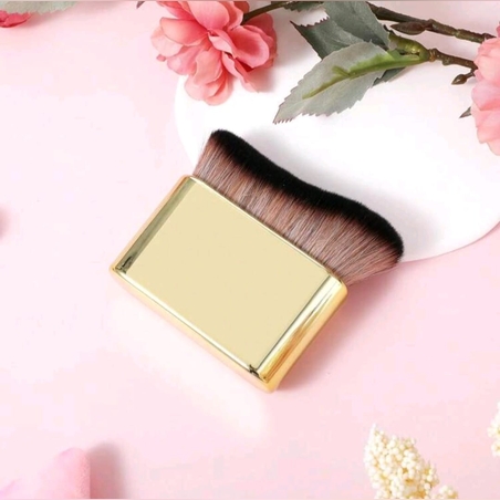 Flat Kabuki Brush – מברשת קבוקי שטוחה לאיפור ושיזוף