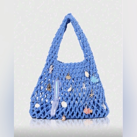 Ocean Charm Bag – תיק סרוג עם תליוני ים