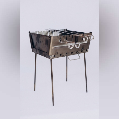 מנגל פחמים עם רגליים ל 8 שיפודים נפתח עם תיק