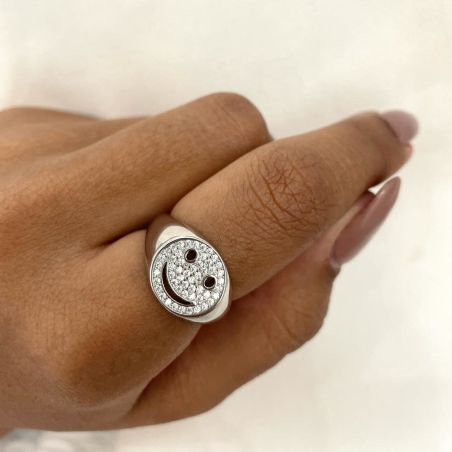 טבעת סמיילי משובצת זרקונים מכסף 925
