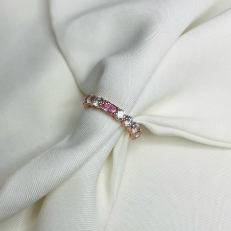 טבעת זרקוני רוז גולד בתוספת אבן בצבע ורוד בייבי