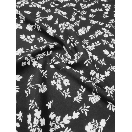 אריג ויסקוזה פרחים לבנים עדינים על רקע שחור