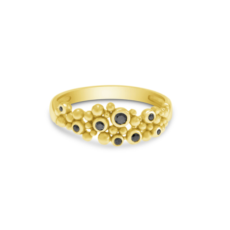 Almog| טבעת משובצת יהלומים שחורים