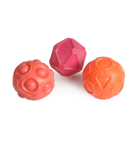 שלושה כדורים מצפצפים לכלב