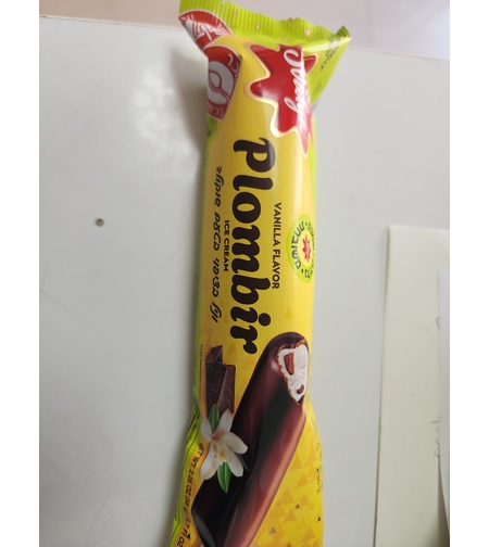 רוסי שמנת משובחת וניל בציפוי שוקלד בדצ