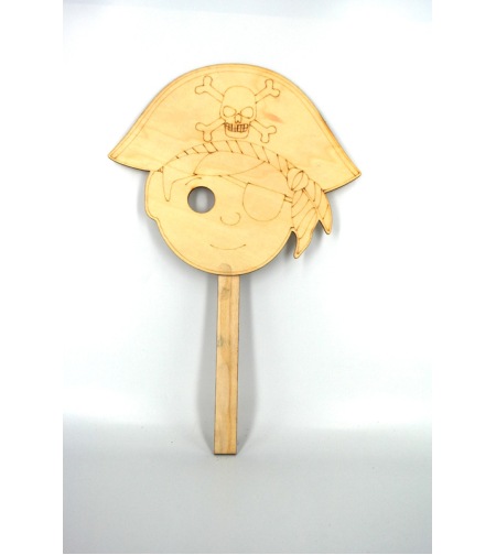 מסכת עץ על מקל פיראט