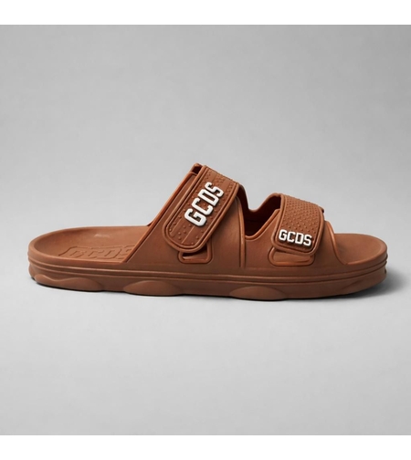 GCDS כפכף נמוך - חום