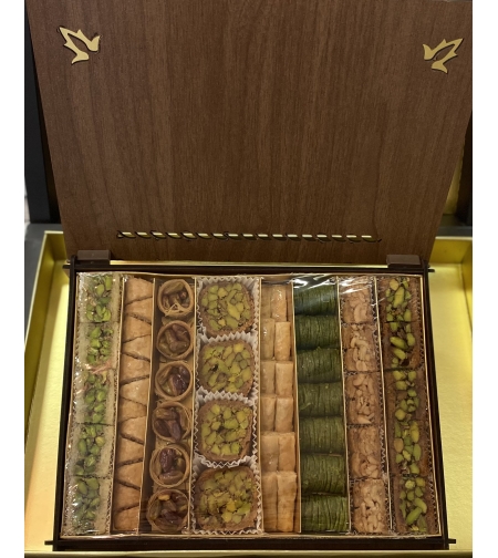 מארז ממתקים עץ עם שם העסק שלכם 1kg 