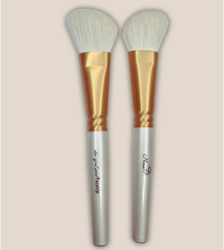 זוג מברשות סומק / ברונזר FaceUp כדי שתוכלי להפריד סומק וברונזר