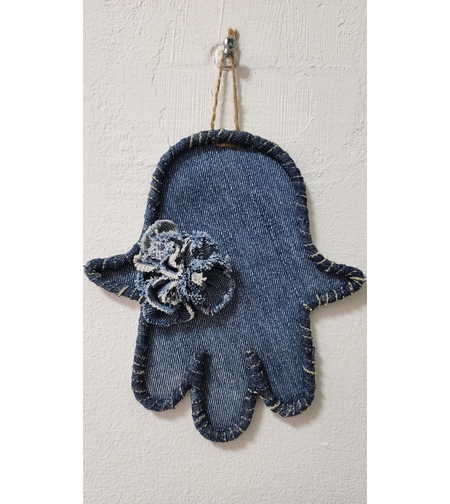 חמסת  פריחה מושרשת  “Rooted Bloom”