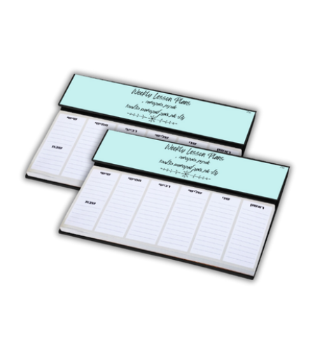 לוח תכנון שבועי הכולל כלי כתיבה