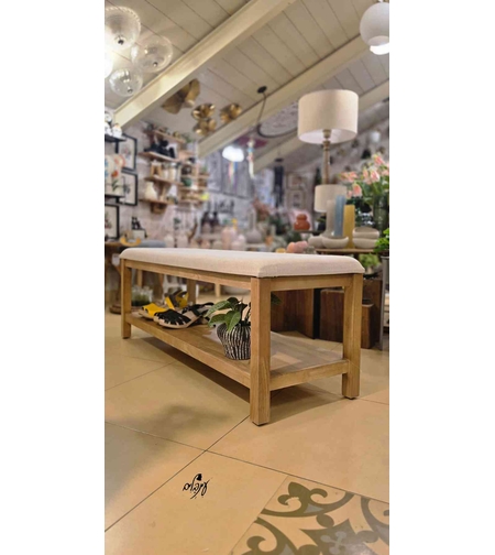 ספסל עץ מרופד