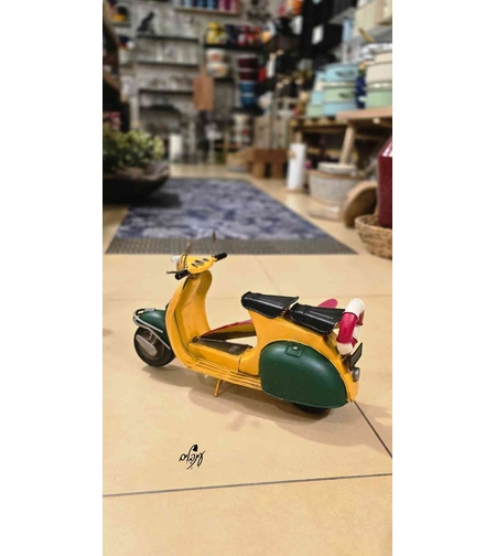 קטנוע צבעוני