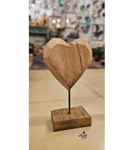 לב דקורטיבי מעץ ממוחזר