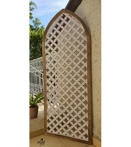 משרביה חלון מעוצבת