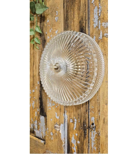 צמודת תיקרה/קיר שמש