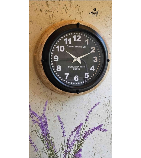 שעון עץ משולב ברזל שחור